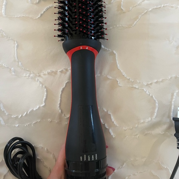 Excellent condition Revlon Hairdrying Hairbrush - Picture 2 of 4